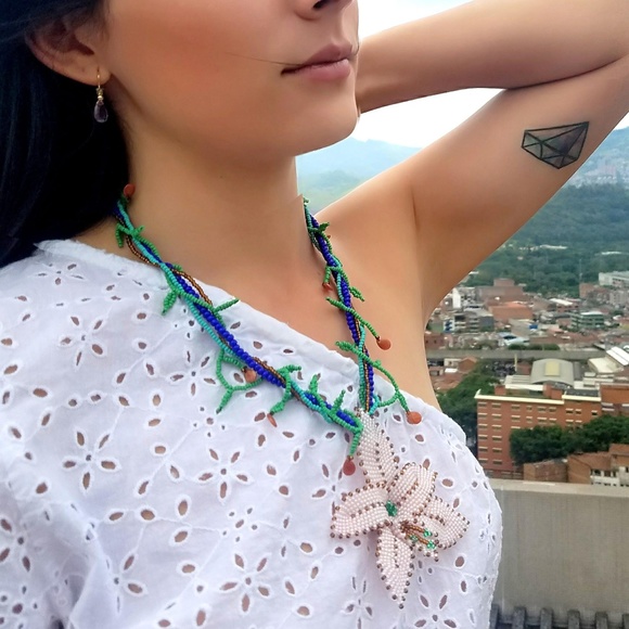 ✿ Beaded Handmade Pink Lily 3D Flower Necklace - Picture 1 of 5